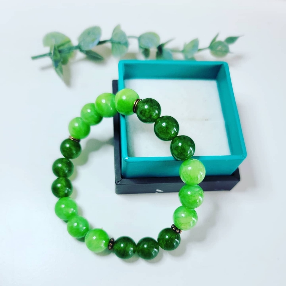 Green Chalcedony and Quartz beaded bracelet ✨